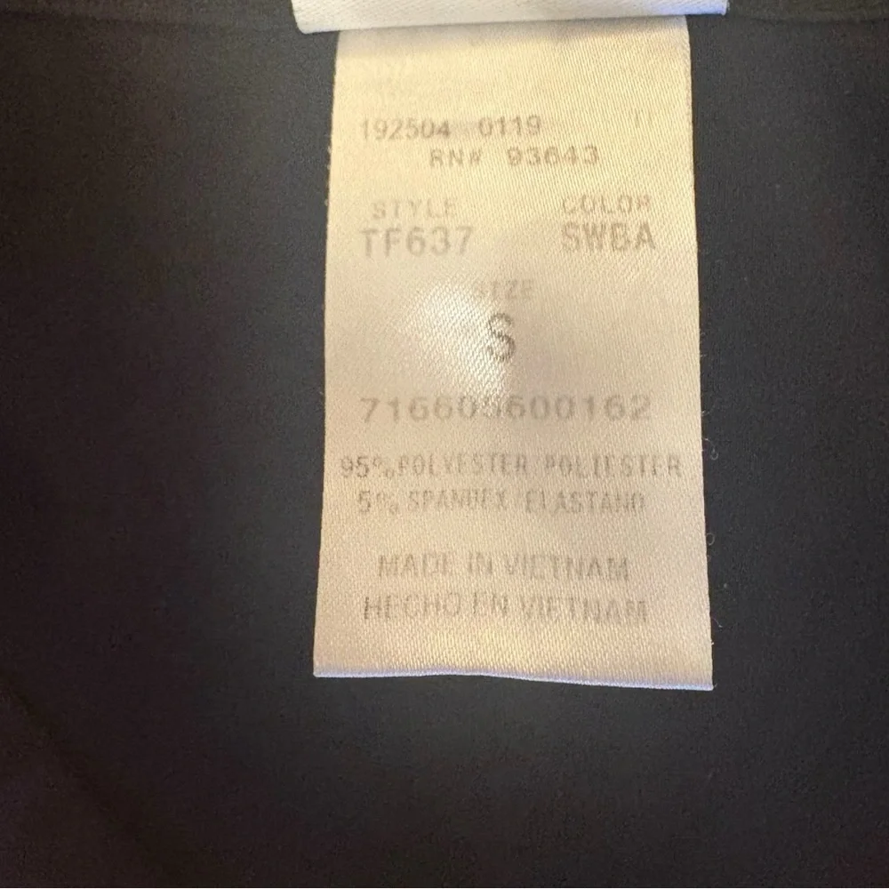 🚨3 for $15 Sesame Street Scrub Top Womens Size Small Bert And Ernie Pediatrics - Picture 6 of 6